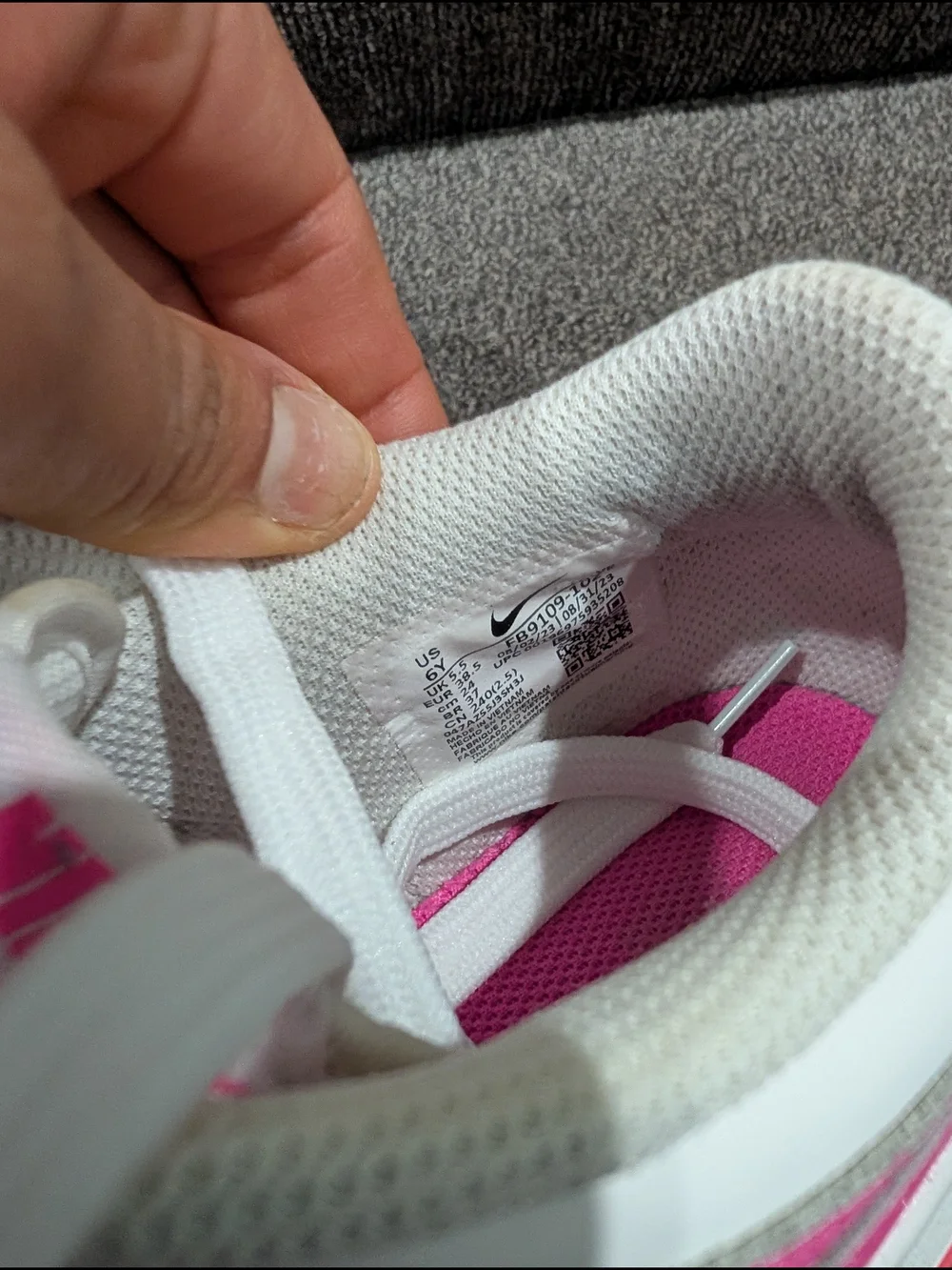 Nike Women’s Pink and White Low-Top Sneakers